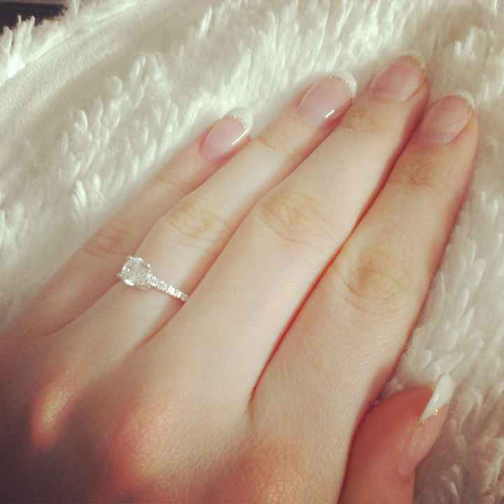 Qui porte une bague de fiançailles ? - 1