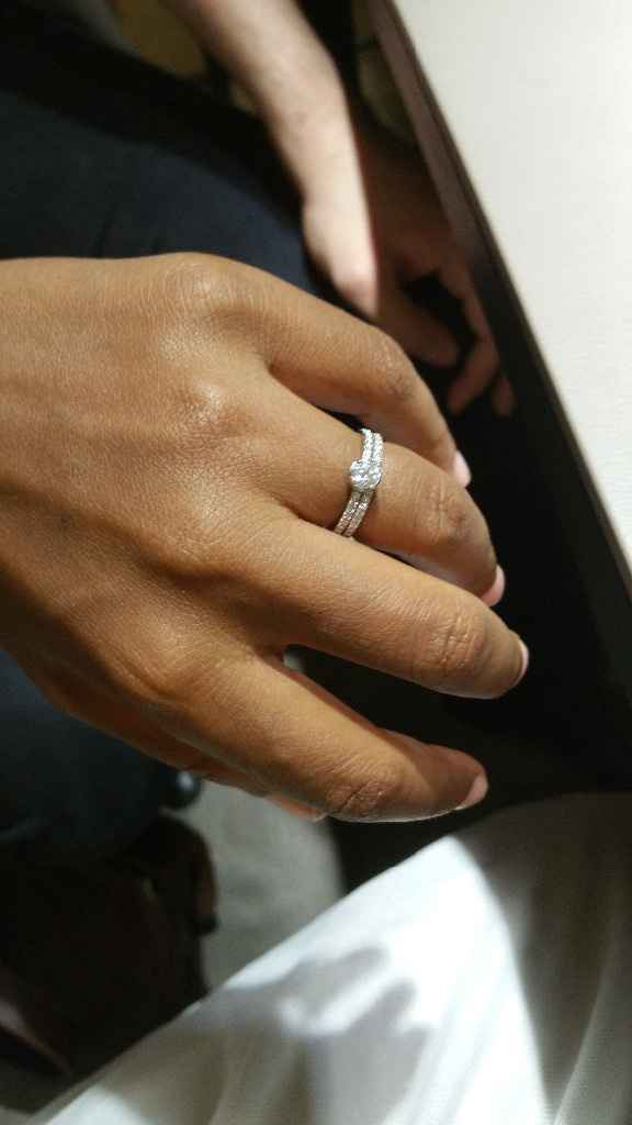 Alliance Fiancée premier choix côté avec pavage