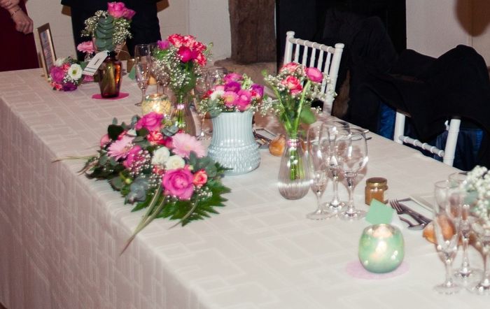 Bouquet sur la table d'honneur