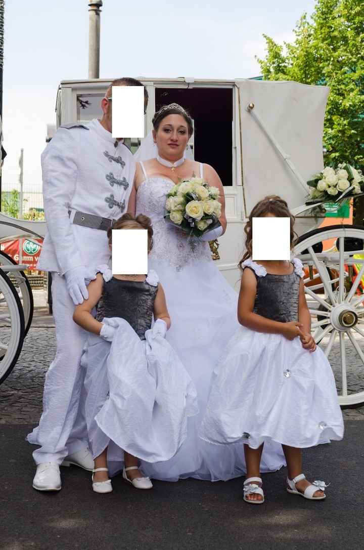 arrivé mairie avec demoiselle d'honneur