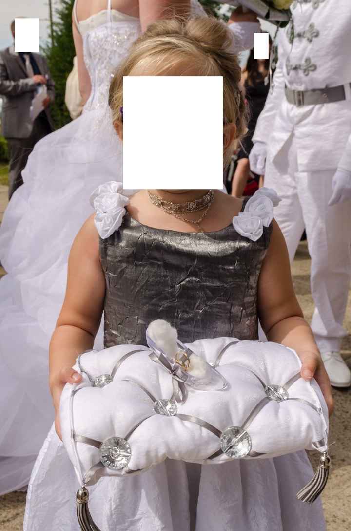 ma fille avec coussin alliances