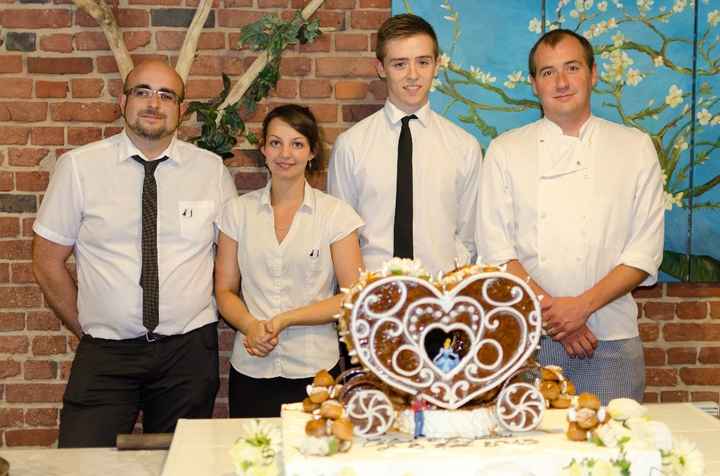 le resto dit : c'est 1 des plus belle pièce montée qu'on est eu ici