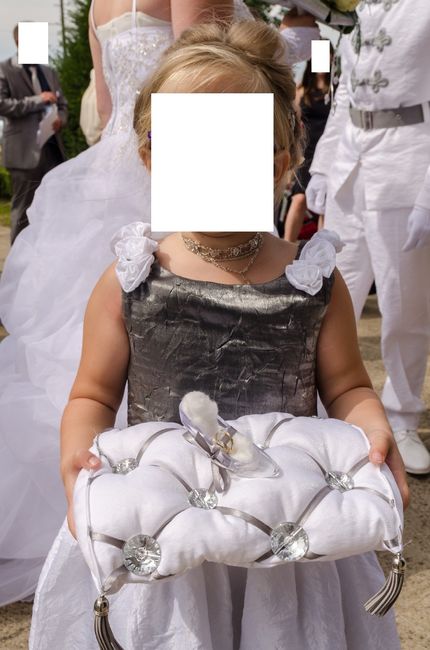 ma fille avec coussin alliances