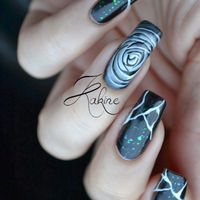 nail art rose bleue et noire