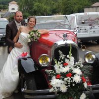 photo avec la voiture qui nous a conduit