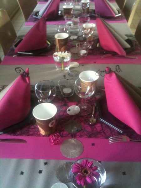 Table fuchsia taupe