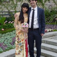Pour le mariage civil à Paris 12e, j'étais dans le tenue tradition malaisien, 'Kebaya' et 'Batik'.