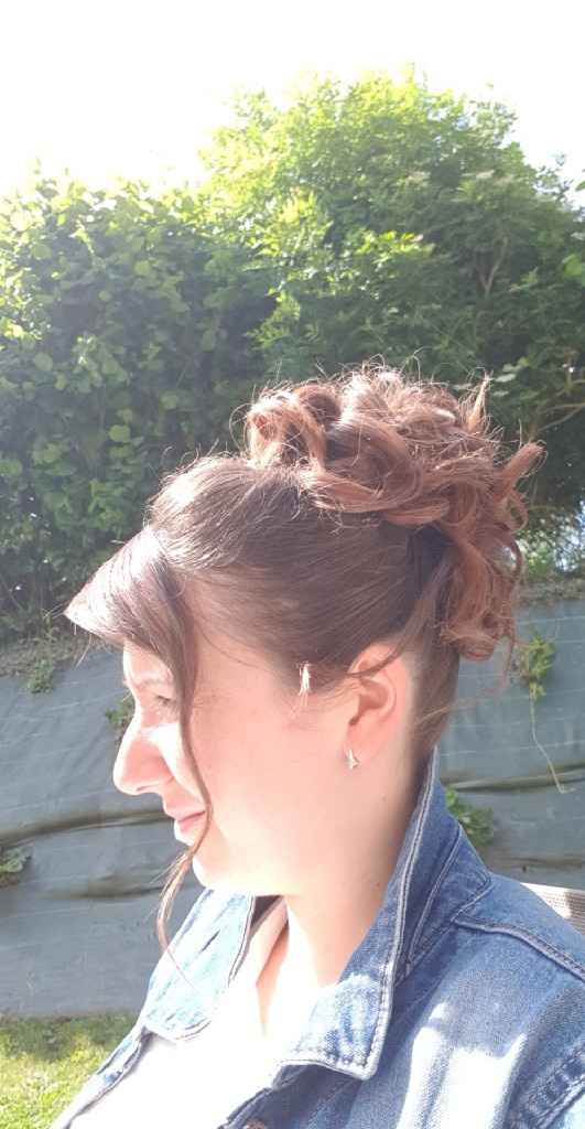 Qui a fait un chignon haut flou? - 3