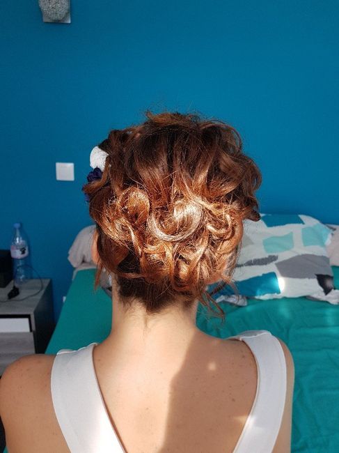 Qui a fait un chignon haut flou? 7