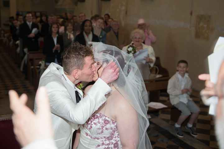 bisou à l'église