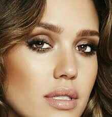 A la recherche d'une maquilleuse - 1