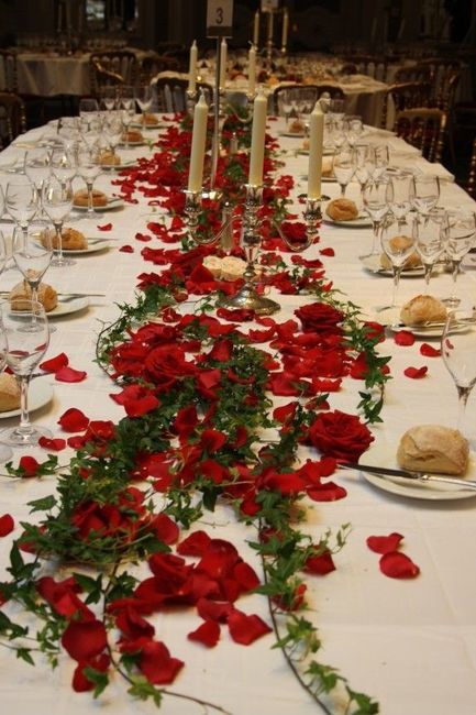 Pétales de roses fraîches