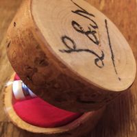 La demande, avec une bague faite par le futur marié 