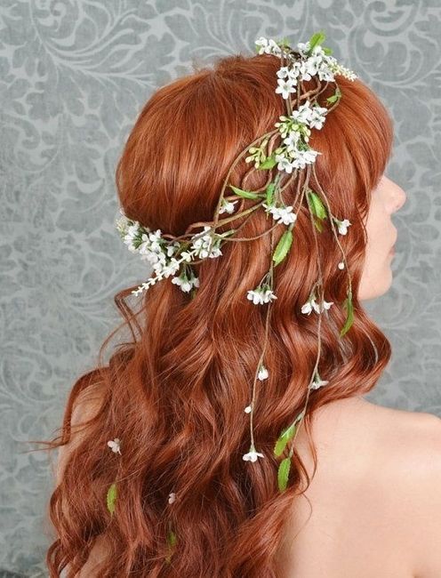 Courrone de fleurs artificielles