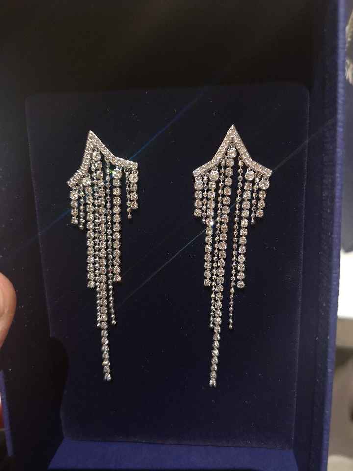 Montrez moi vos boucles d’oreilles - 1
