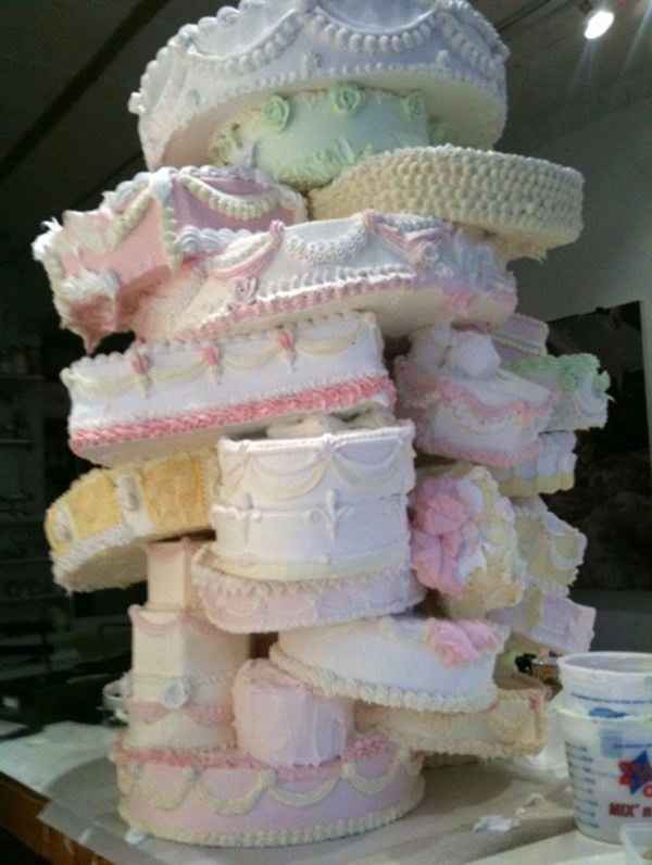 Tour de wedding cake