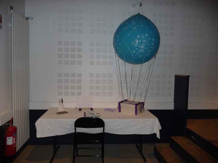 Décoration de la table de la cagnotte et du livre d'or