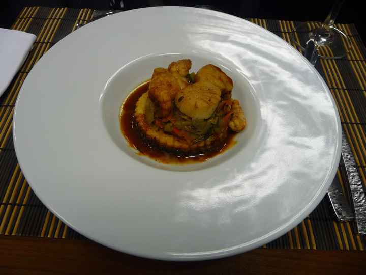 Entrée : tatin de St Jacques et  langoustines, légumes confits et coulis de crustacés