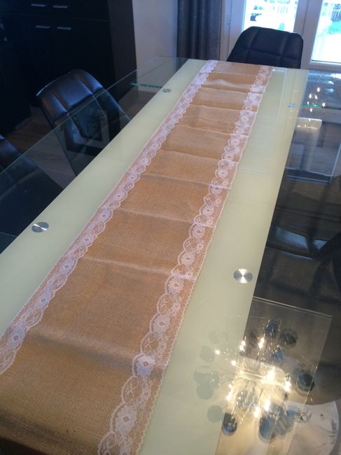 Chemin de table et contenant à dragées en toile de jute - 1