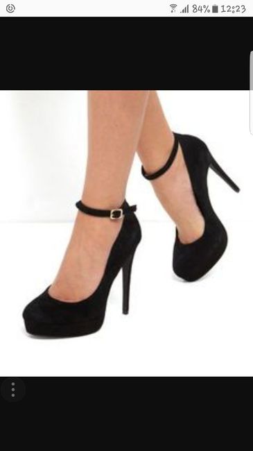 La paire de chaussures - 1