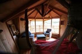 cabane dans les abres