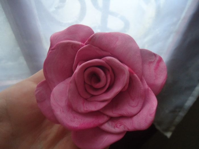 rose pate a modeler a cuire