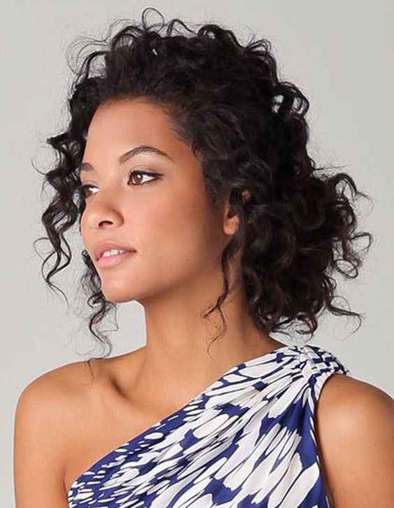 coiffure cheveux frisés 