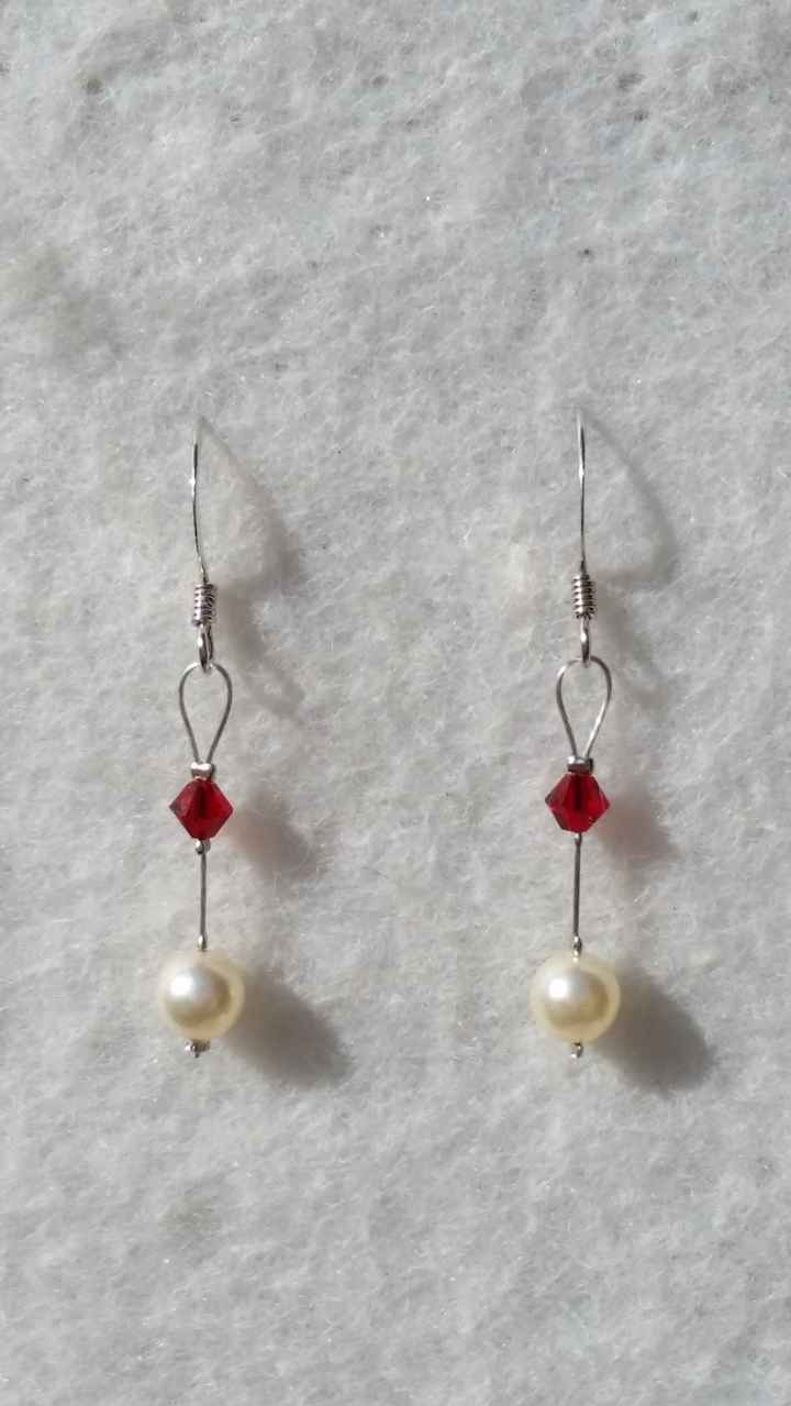 boucle d'oreilles rouge et perle blanche