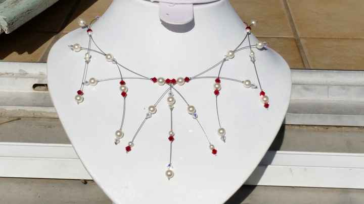 collier eclaté pour bustier