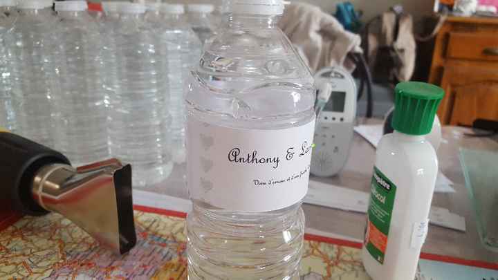 Aujourd'hui bouteille d'eau pour la sortie de l'église. - 1