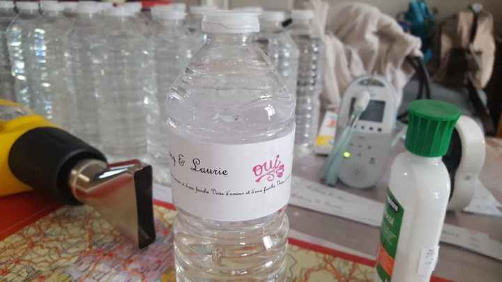 Aujourd'hui bouteille d'eau pour la sortie de l'église. - 2