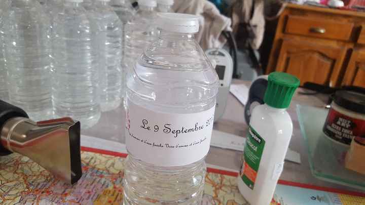 Aujourd'hui bouteille d'eau pour la sortie de l'église. - 3