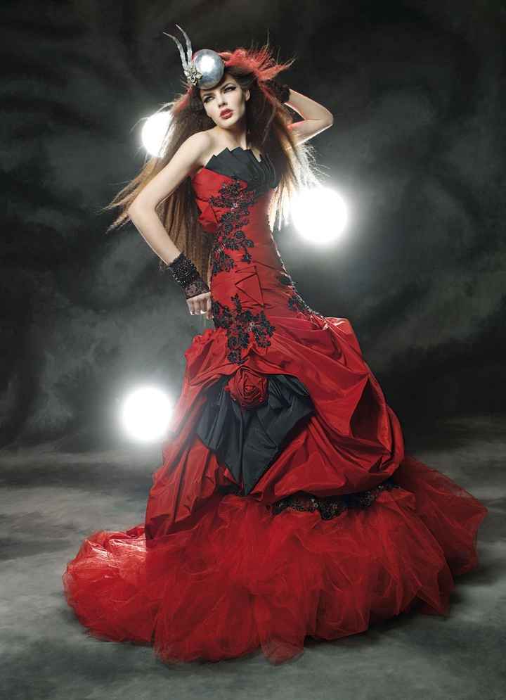 Robe rouge et noire