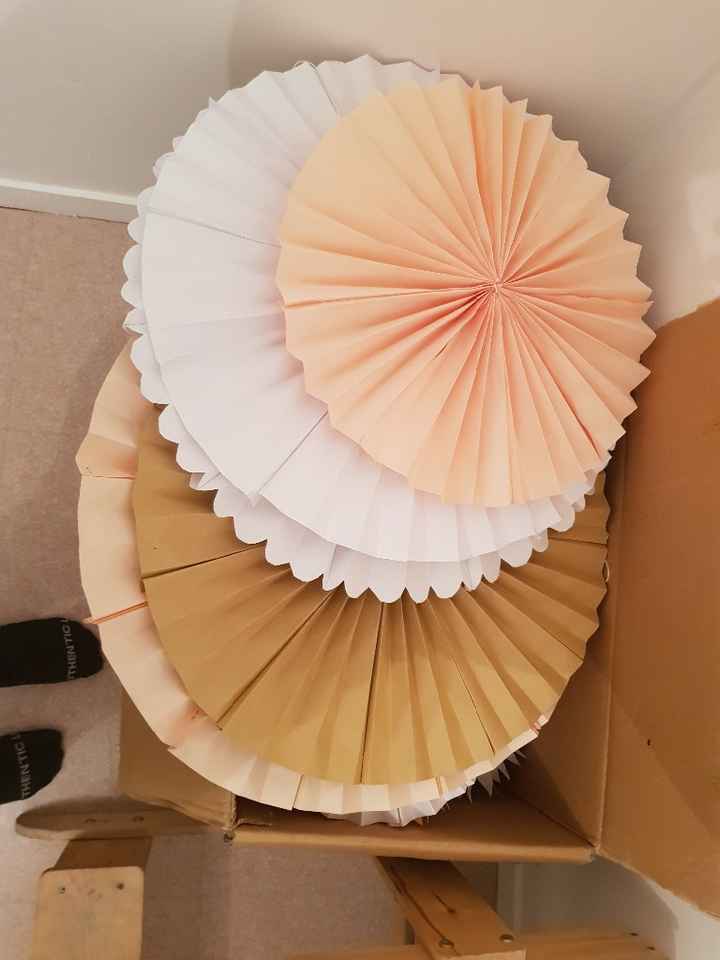 fleurs en papier pour le décor du photobooth