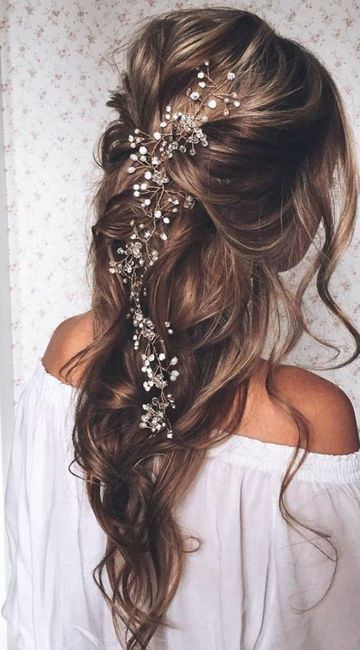 Cristaux & cheveux semi-lâchés