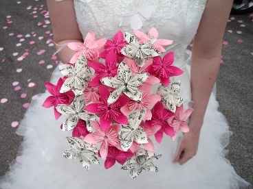 un bouquet de fleur en papier 