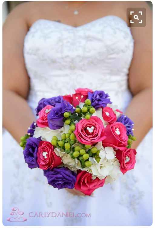 tete de mickey dans quelques roses