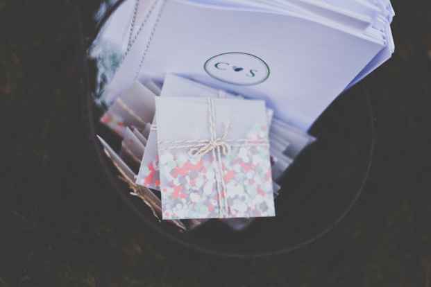 Idée -livret de messe et confettis