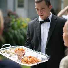 6. Serveur chic et classique