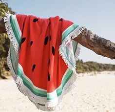 B : une jolie serviette de plage