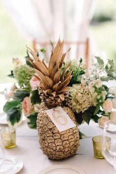 1. Le centre de table ananas 