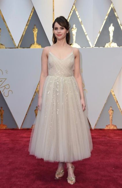 5) Felicity Jones de Dior