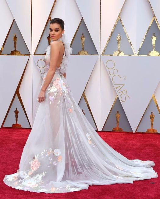 8) Hailee Steinfeld de Ralph & Russo
