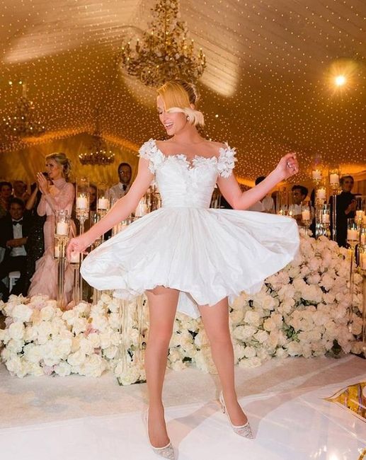 6 looks portés par Paris Hilton le jour de son mariage 💍 3