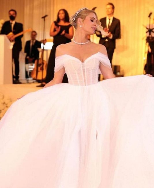 6 looks portés par Paris Hilton le jour de son mariage 💍 5