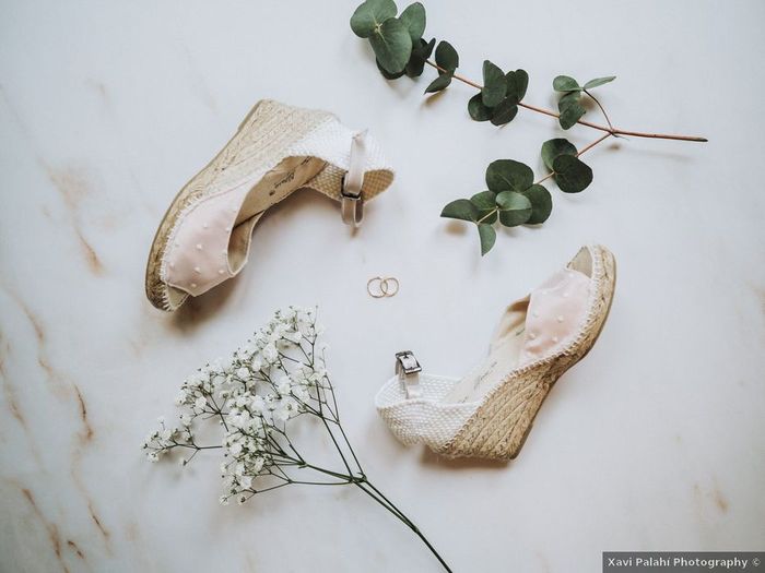 Donne une note à cette paire de chaussures compensées 👠 1