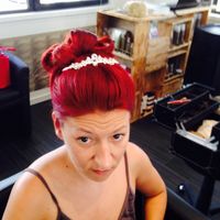 Accessoires pour cheveux : discrets ou voyants ? - 1