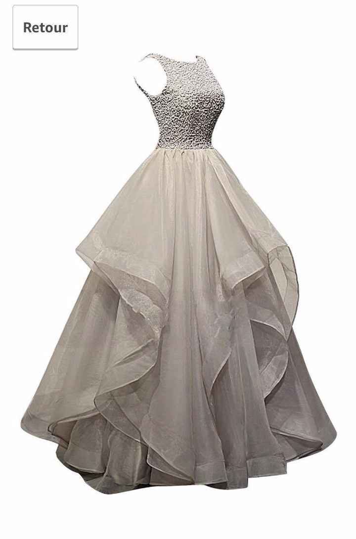 et la robe qu'elle nous a trouvé (ici elle est champagne)