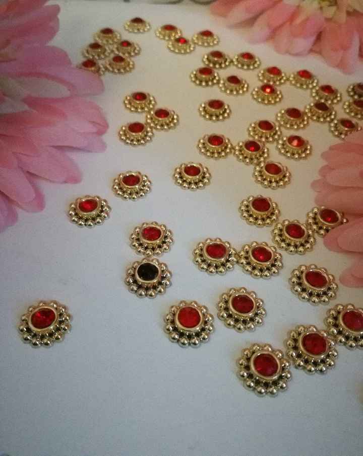 Arrivage du jour:   strass fleurs rondes et dorées  💜💛 - 1