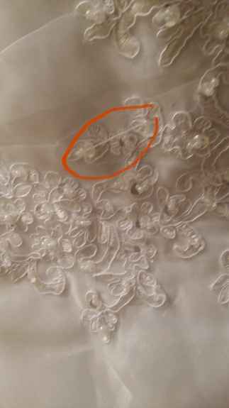 Fils qui passent par dessus le tissu